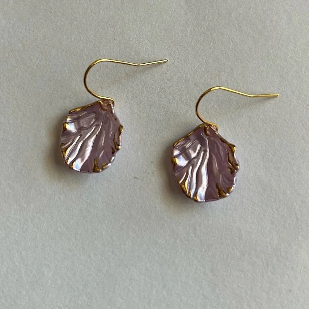 3/$20 Lilac Purple Gold Tone Faux Sea Shell Ocean Beach Dandle Earrings